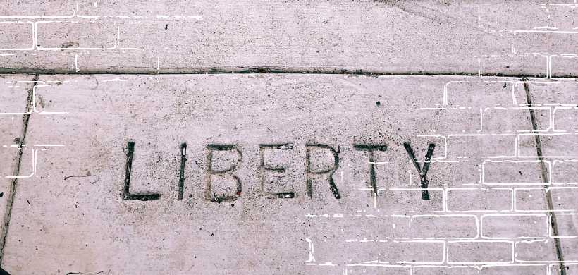 una cera con las letras LIBERTY