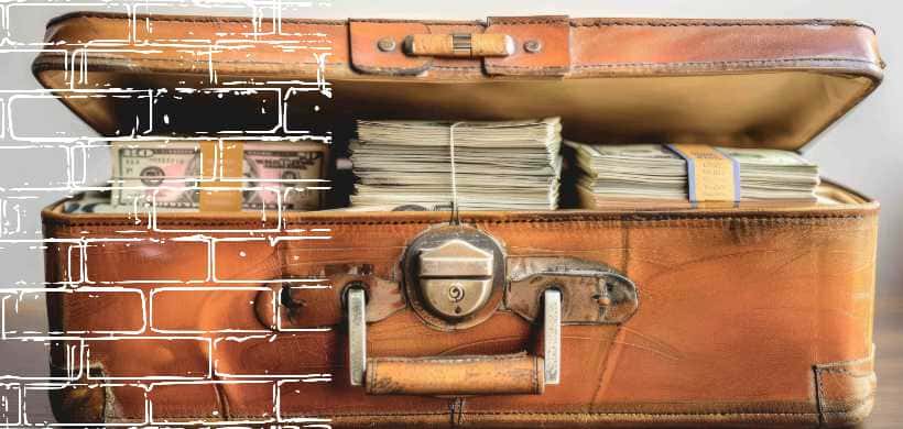 una maleta con dinero adentro